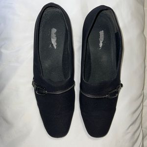 Munro “Cindi” Black Heels with buckle accent Size 12 WW